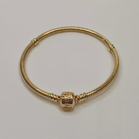 Brazalete Dorado con Broche de Cubo