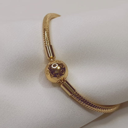 Brazalete Dorado con Broche de Esfera