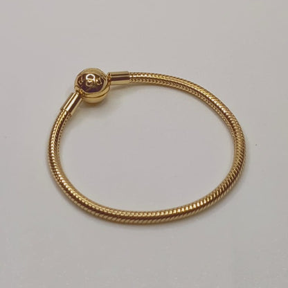 Brazalete Dorado con Broche de Esfera