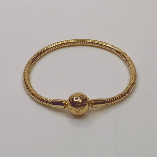 Brazalete Dorado con Broche de Esfera